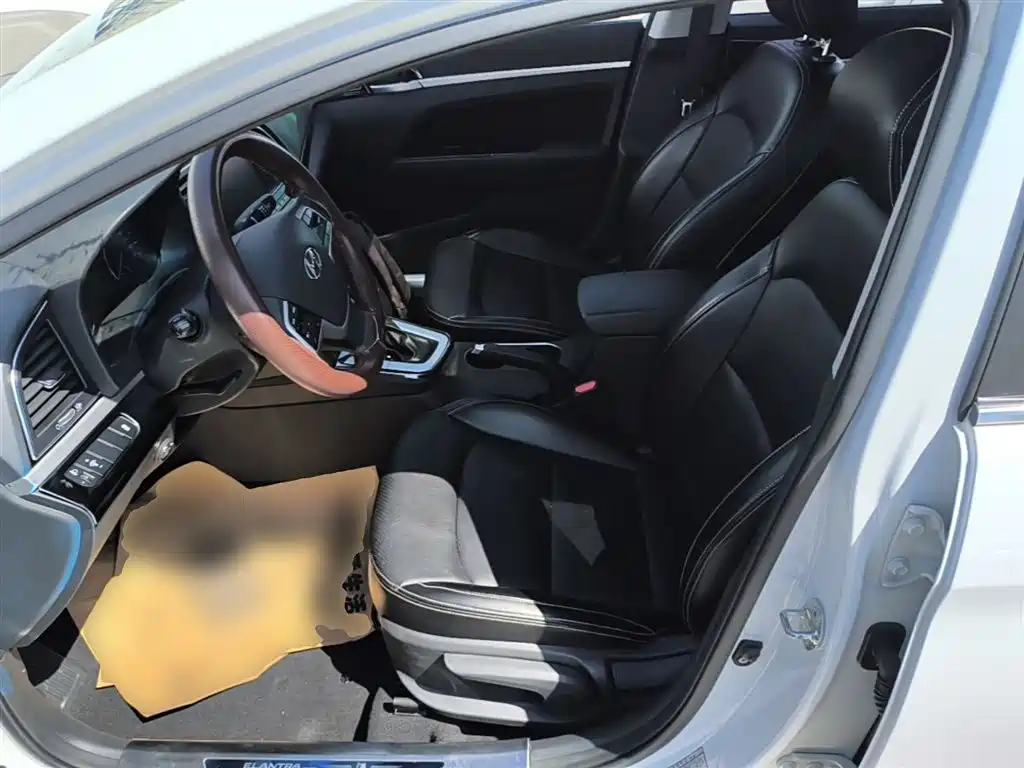 Hyundai Elantra 2018 — фото 15