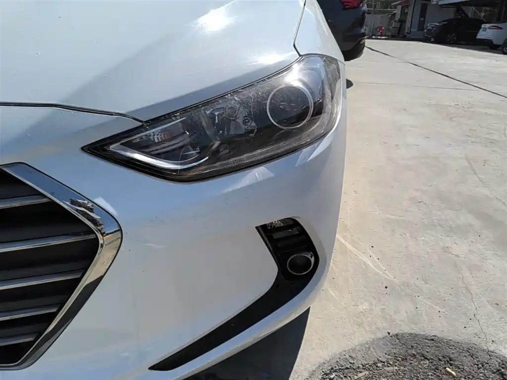 Hyundai Elantra 2018 — фото 24
