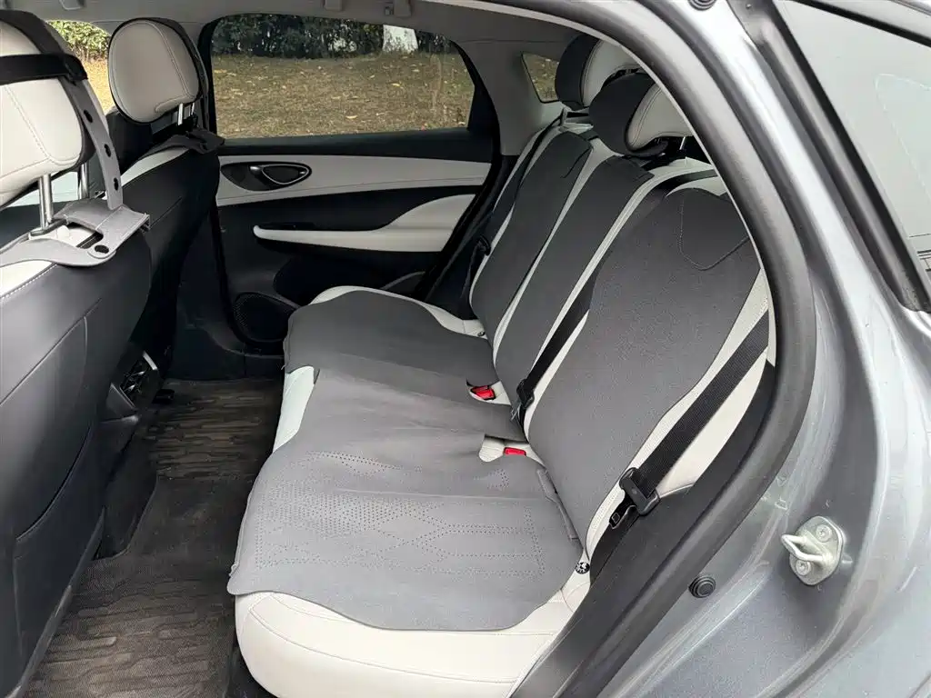 BYD Seal 05 DM-i 2025 — фото 10