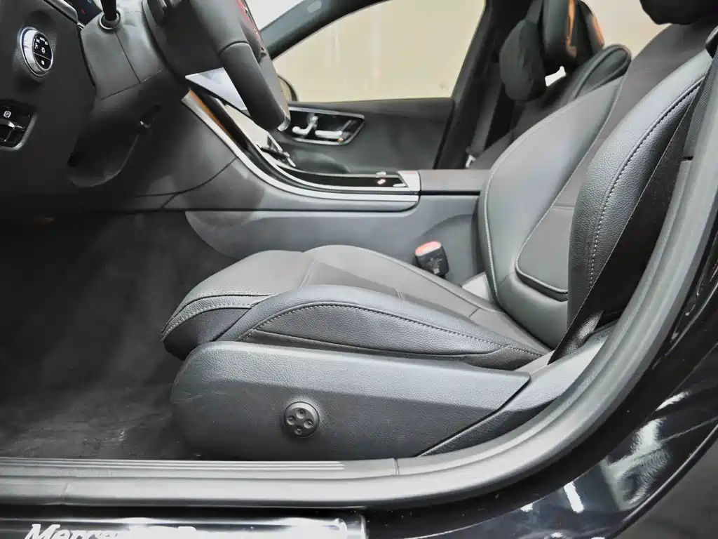 Mercedes-Benz C-Class 2023 — фото 15
