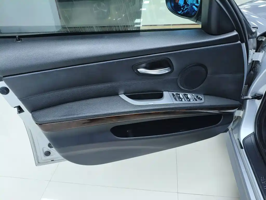 BMW 3 Series 2009
