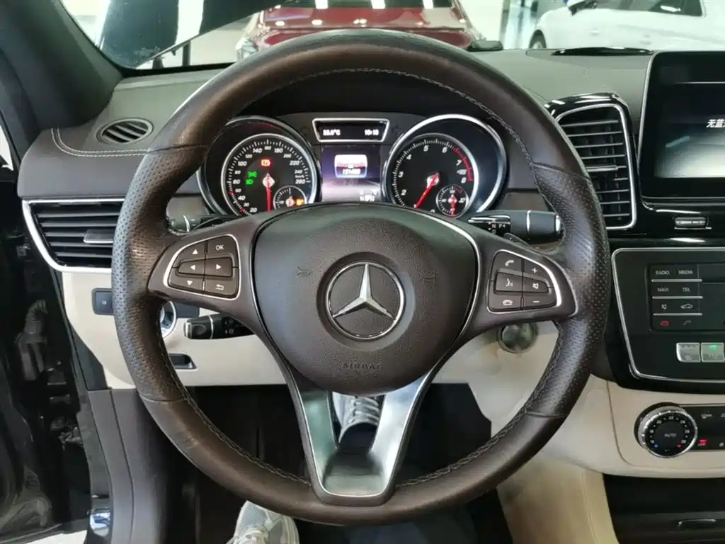 Mercedes-Benz GLE 2018 — фото 11