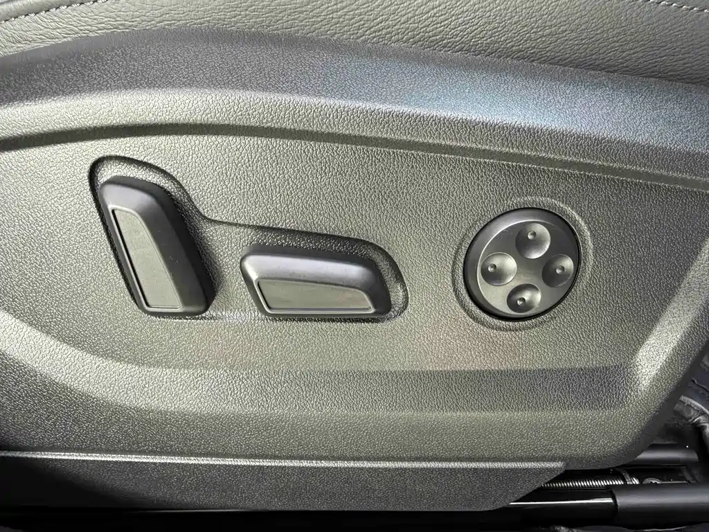 Audi Q2L 2022 — фото 27