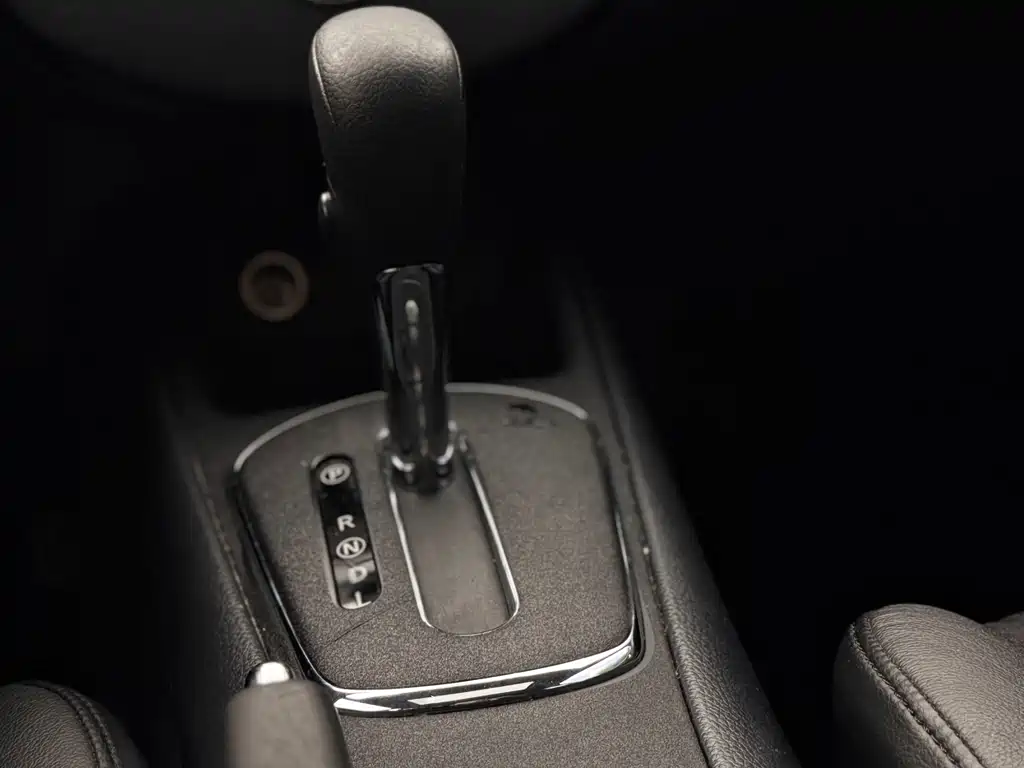 Nissan Tiida 2012 — фото 14