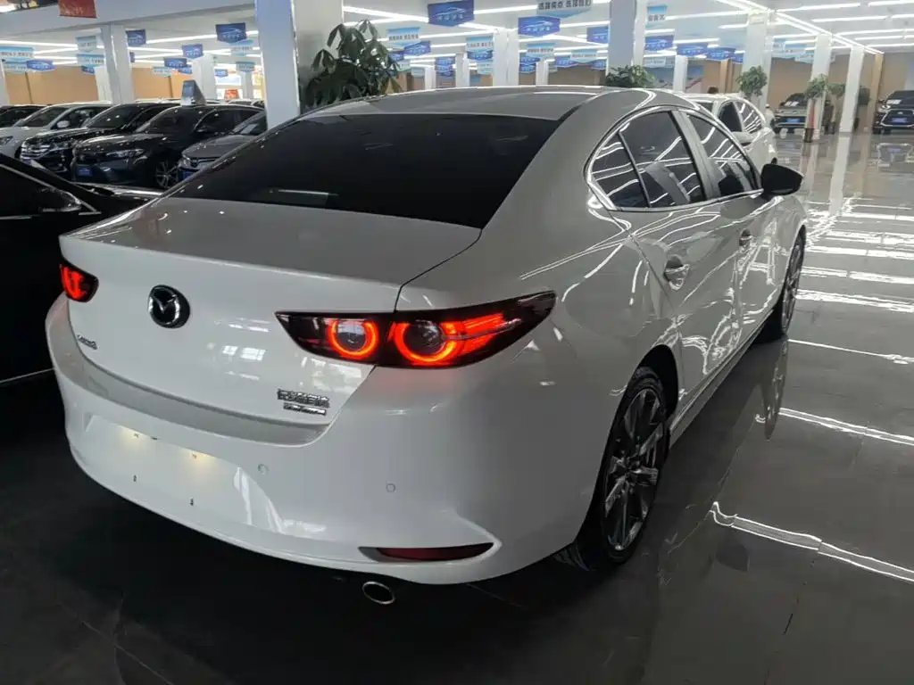 Mazda 3 Axela 2023