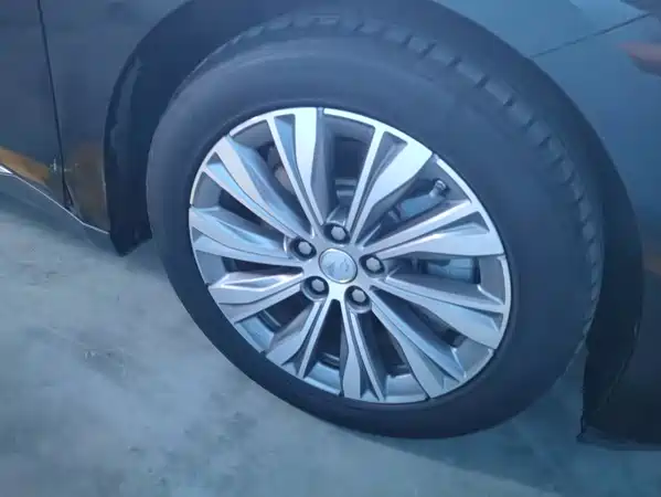 Hongqi E-QM5 2024