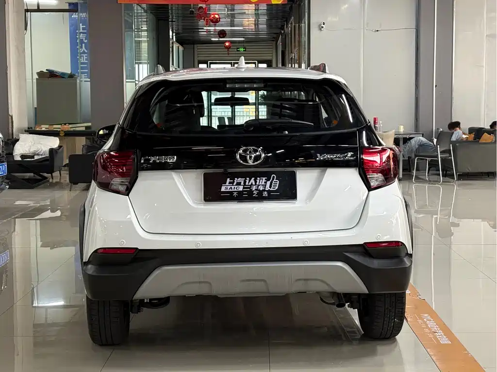 Toyota Yaris L 2023 — фото 9