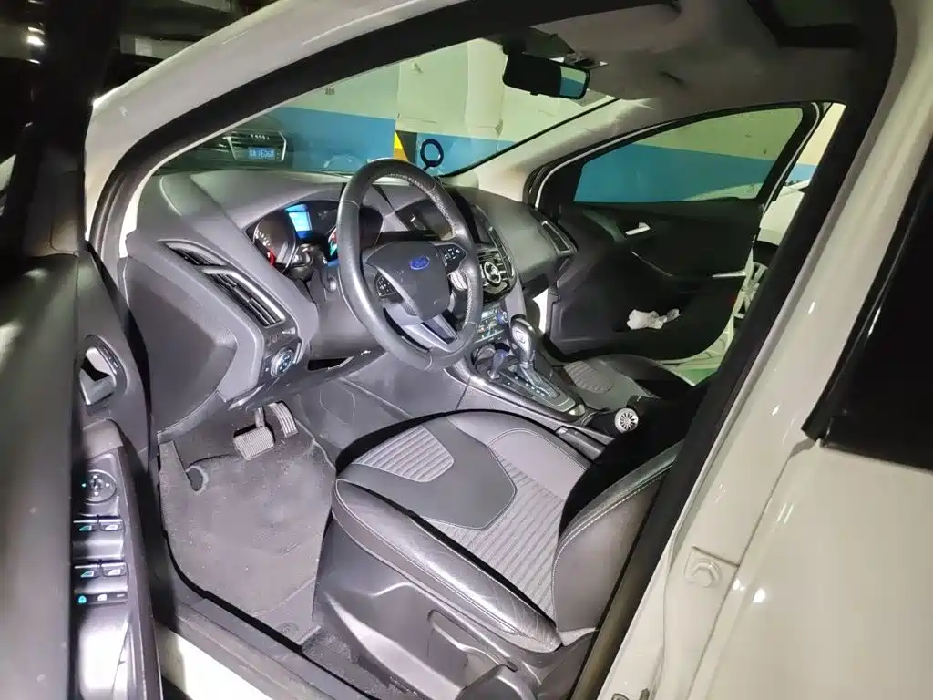 Ford Focus 2015 — фото 12