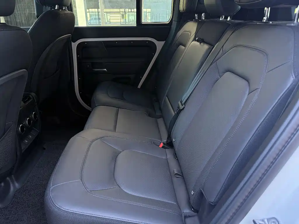 Land Rover Defender 2025 — фото 17