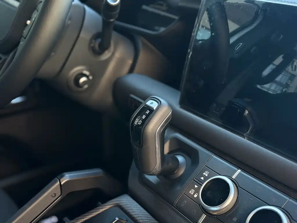 Land Rover Defender 2025 — фото 27