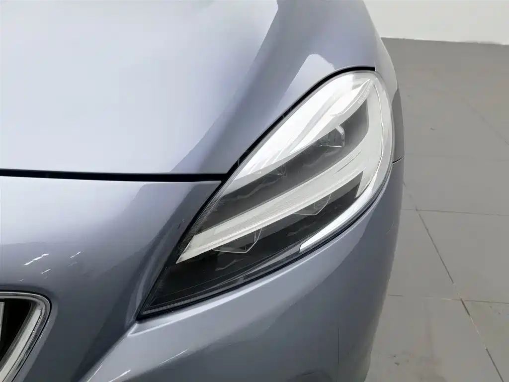 Volvo V40 2017 — фото 7