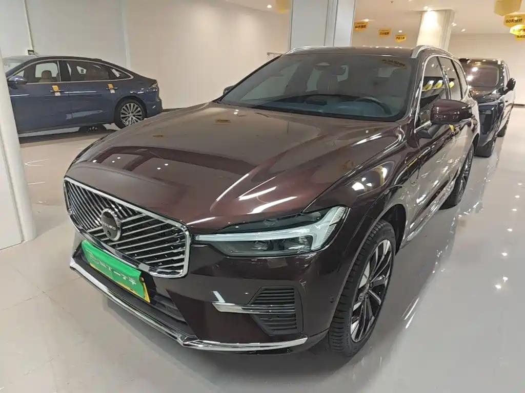 Volvo XC60 Plug-In Hybrid 2025 — фото 2