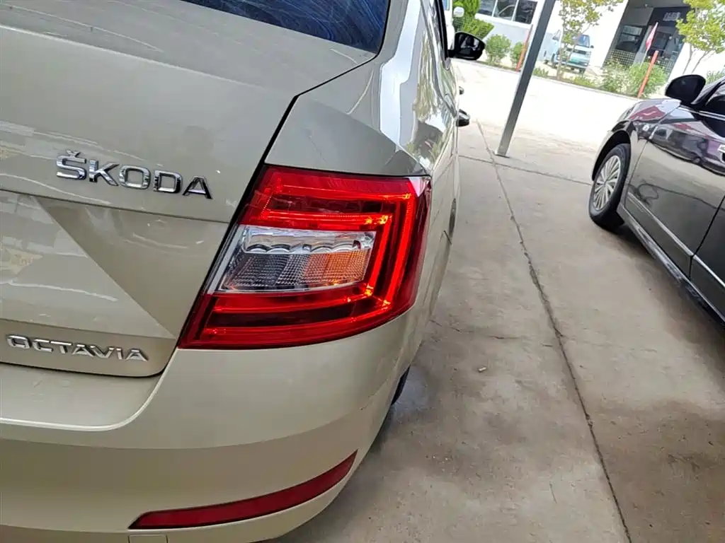 Skoda Octavia 2015 — фото 8