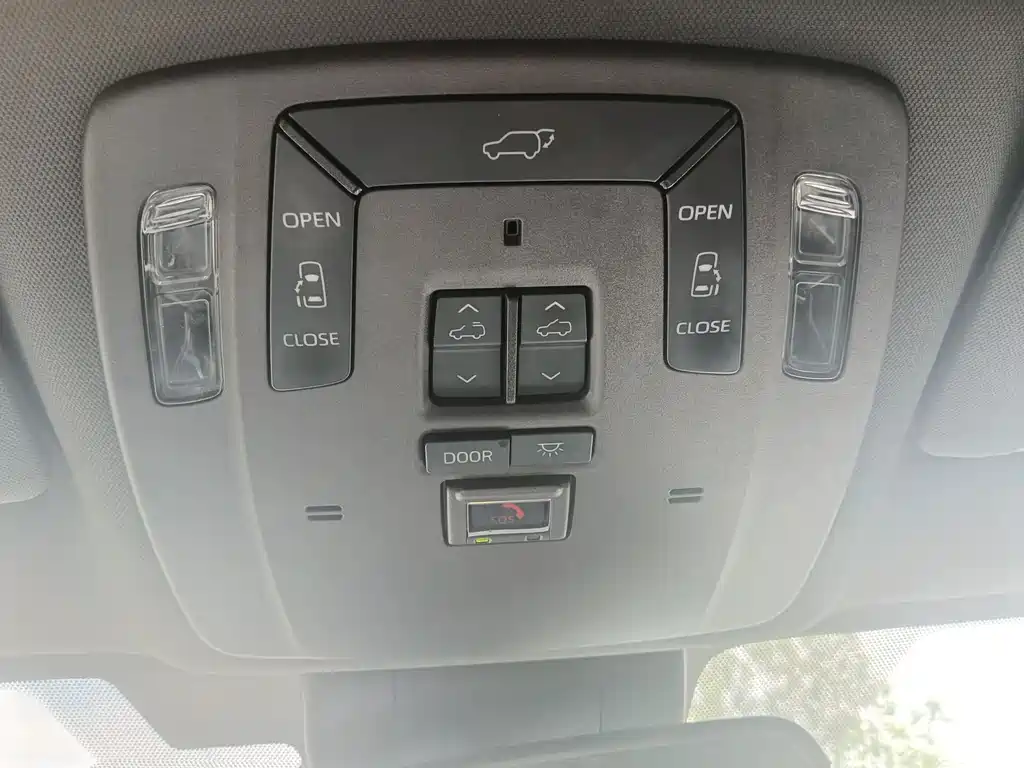 Toyota Sienna 2022 — фото 29