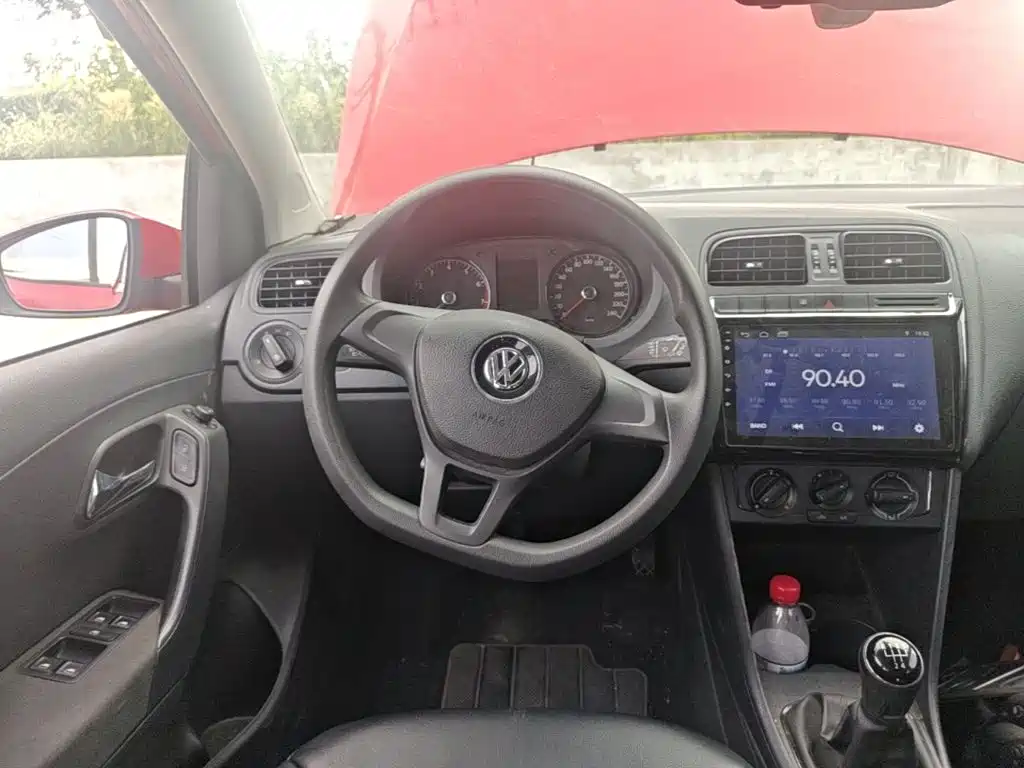 Volkswagen Polo 2015 — фото 11