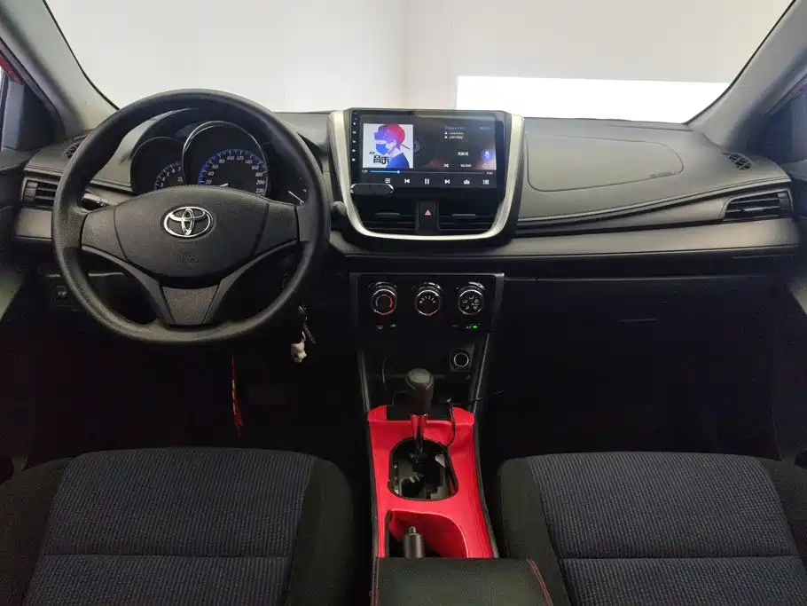 Toyota Yaris L 2018 — фото 12