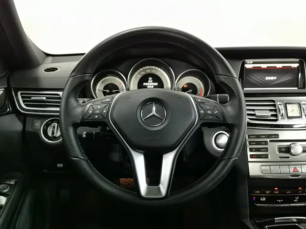Mercedes-Benz E-Class 2015 — фото 11