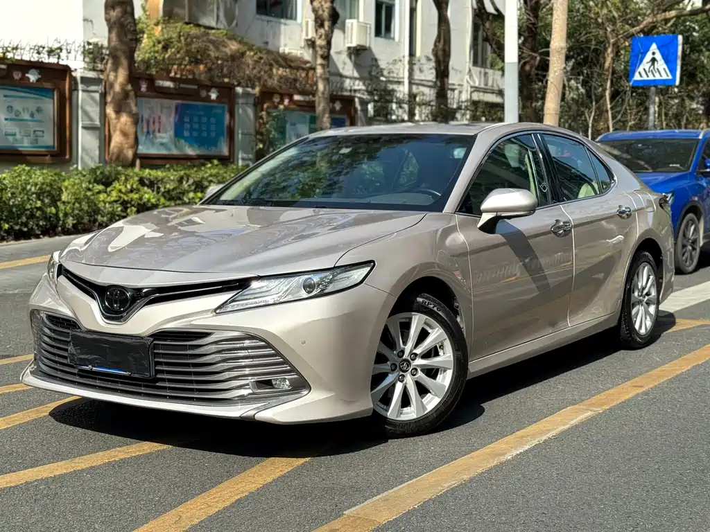 Toyota Camry 2018 — фото 1
