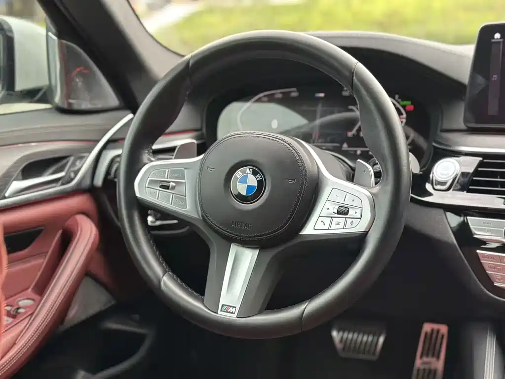 BMW 5 Series 2023 — фото 10