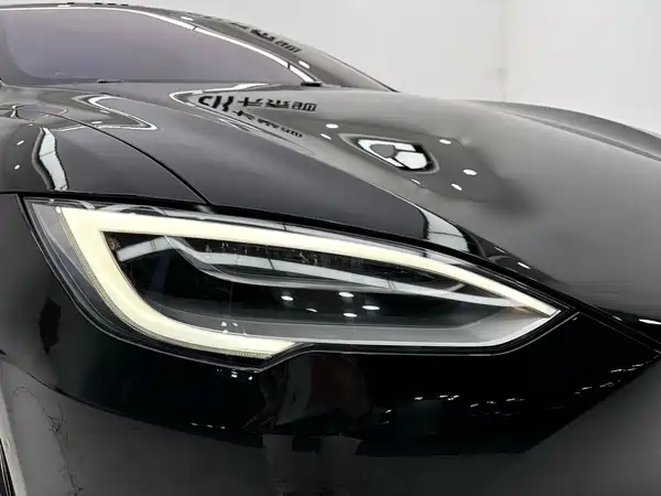 Tesla Model S 2020