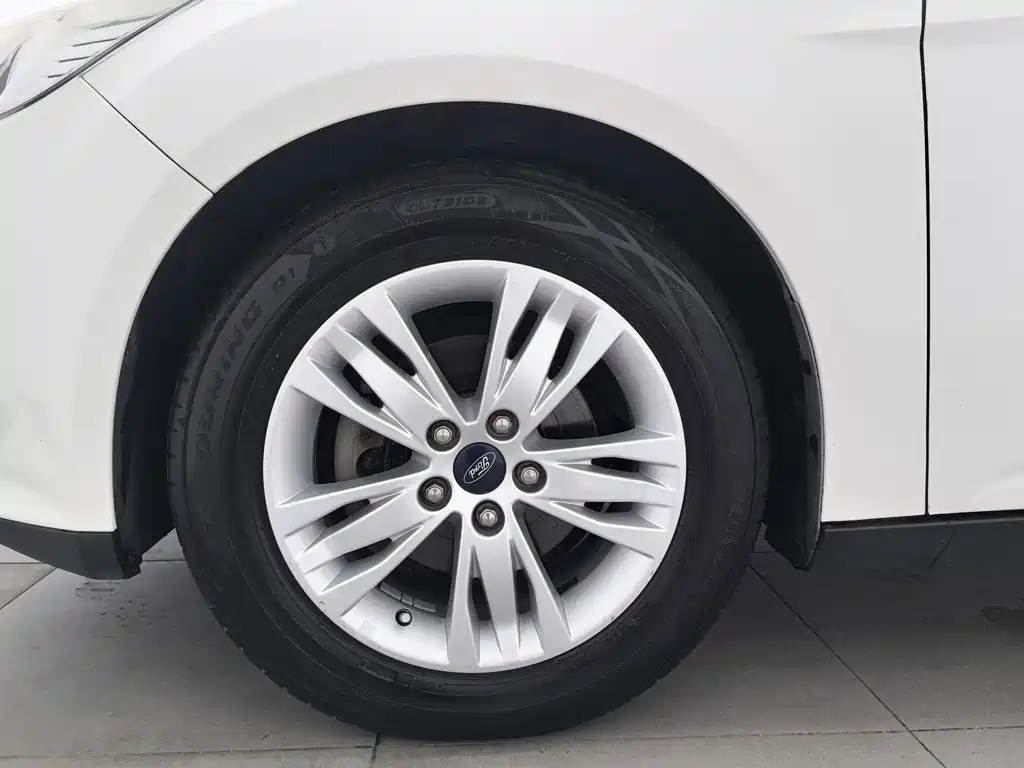 Ford Focus 2015 — фото 17