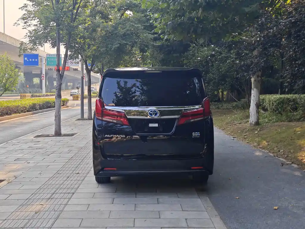 Toyota Alphard 2021 — фото 8
