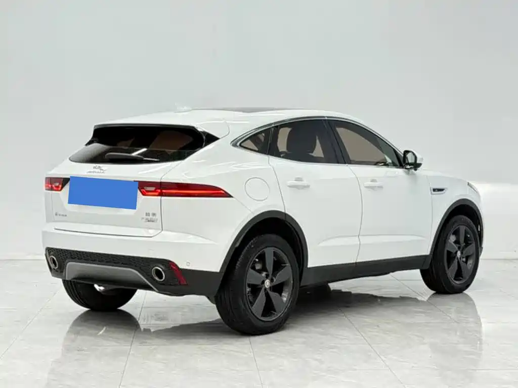 Jaguar E-PACE 2021 — фото 8
