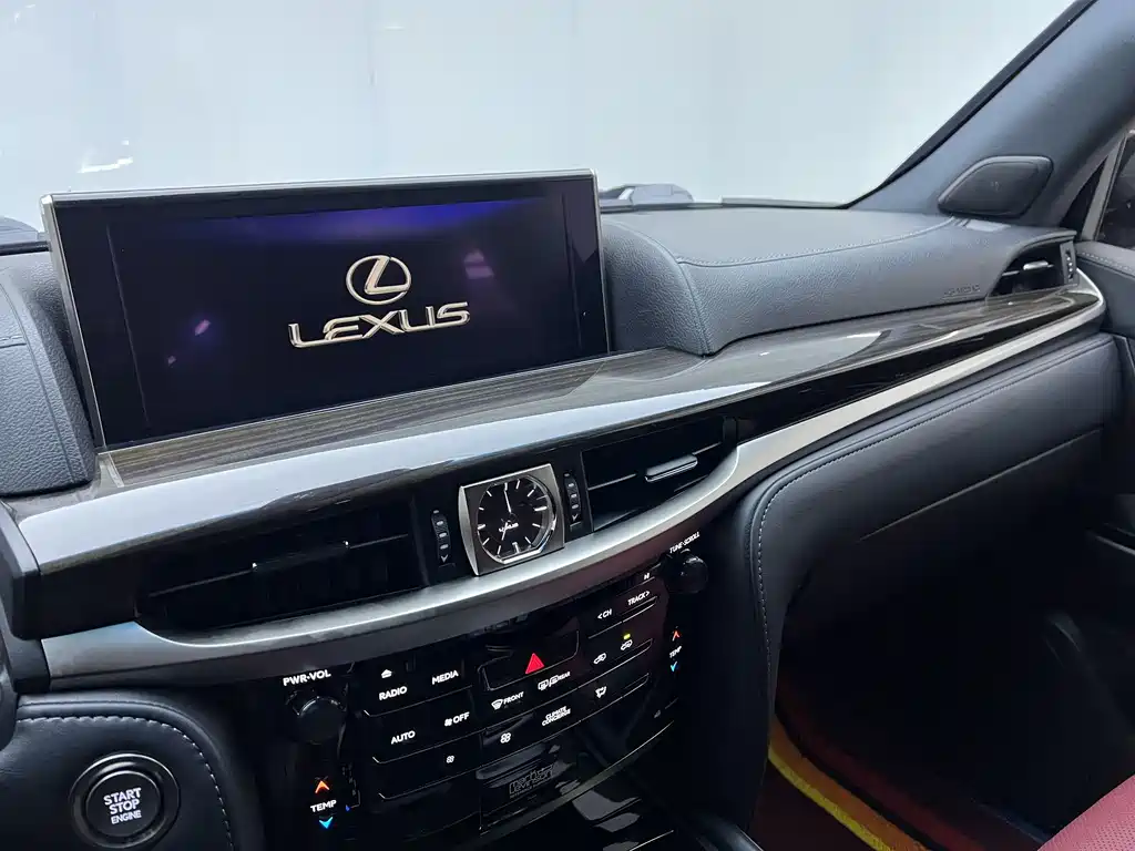 Lexus LX 2019 — фото 17