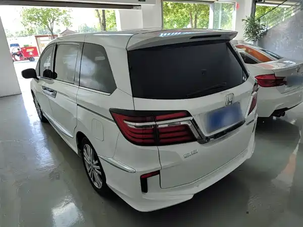 Honda Elysion 2016
