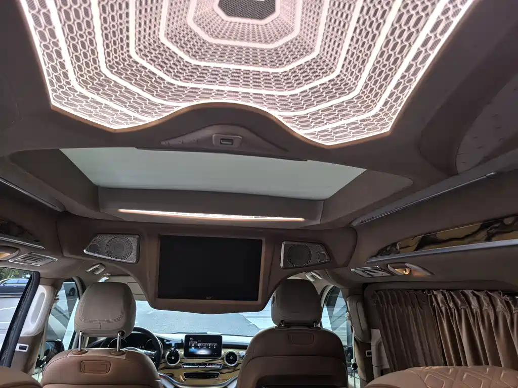 Mercedes-Benz V-Class 2020 — фото 23
