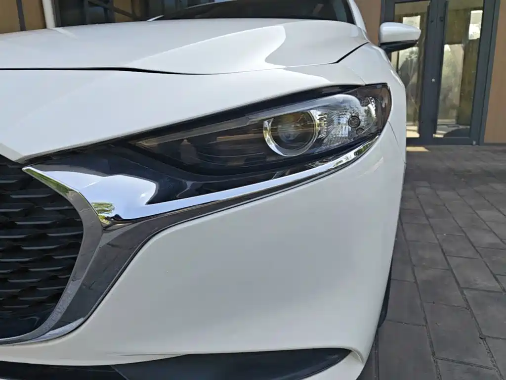 Mazda 3 Axela 2022 — фото 24