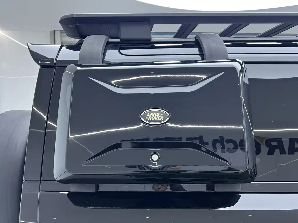 Land Rover Defender 2023 — фото 10