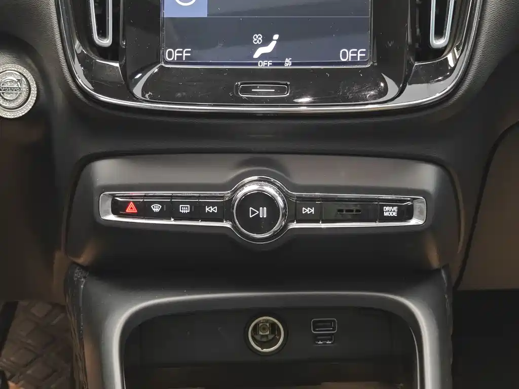 Volvo XC40 2019 — фото 17