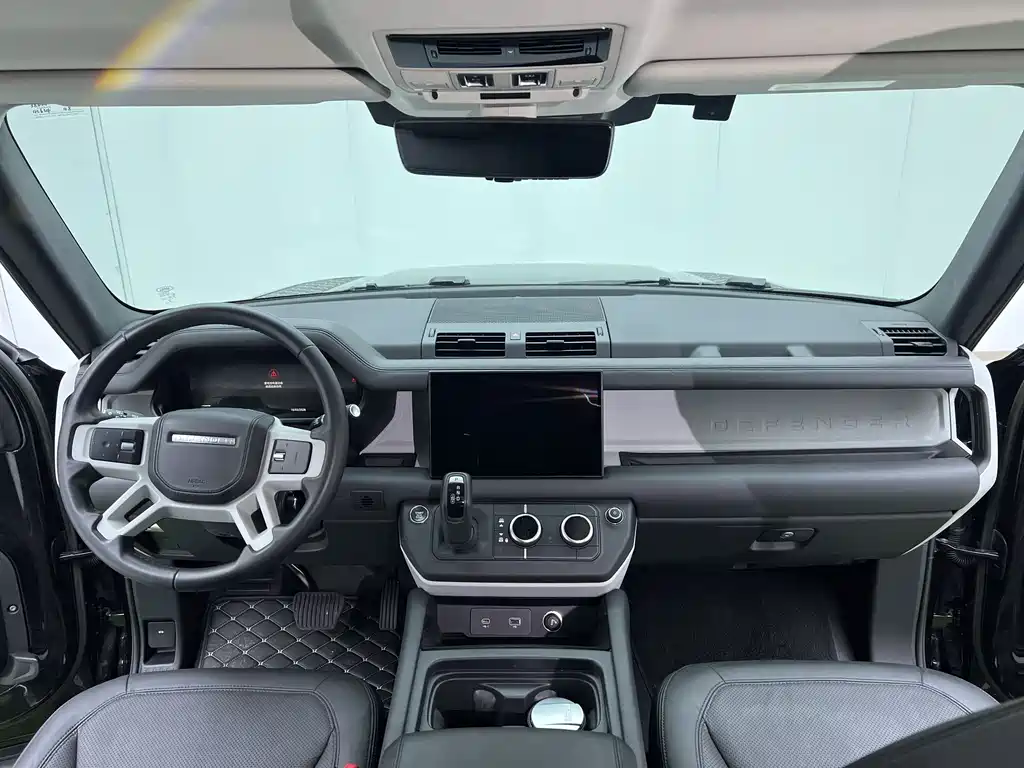 Land Rover Defender 2023 — фото 22