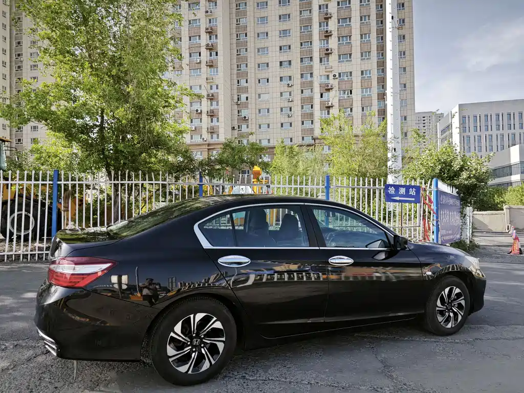 Honda Accord 2017 — фото 9