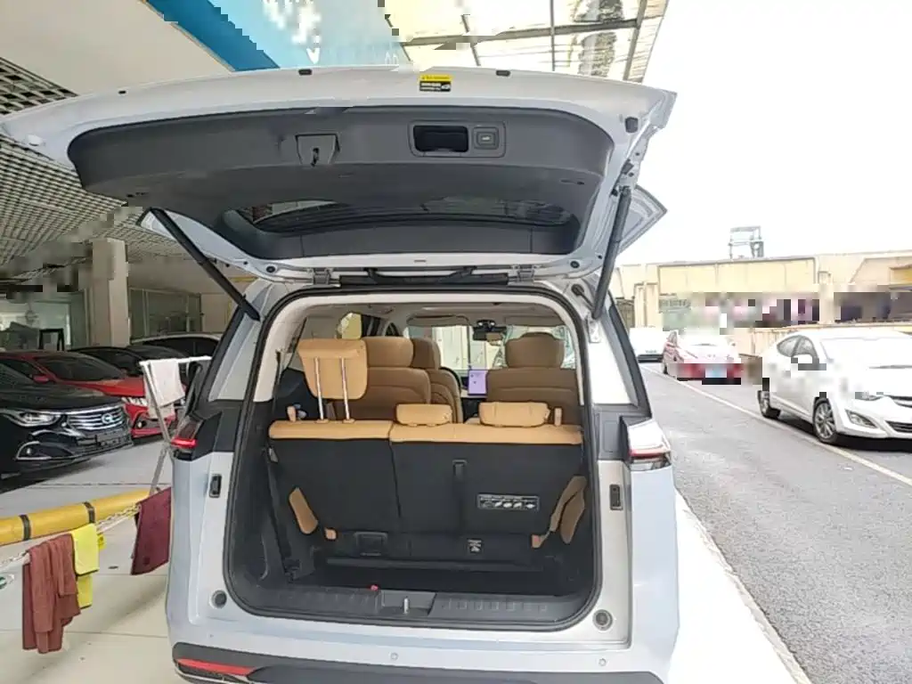 GAC Trumpchi E8 PHEV 2024 — фото 18