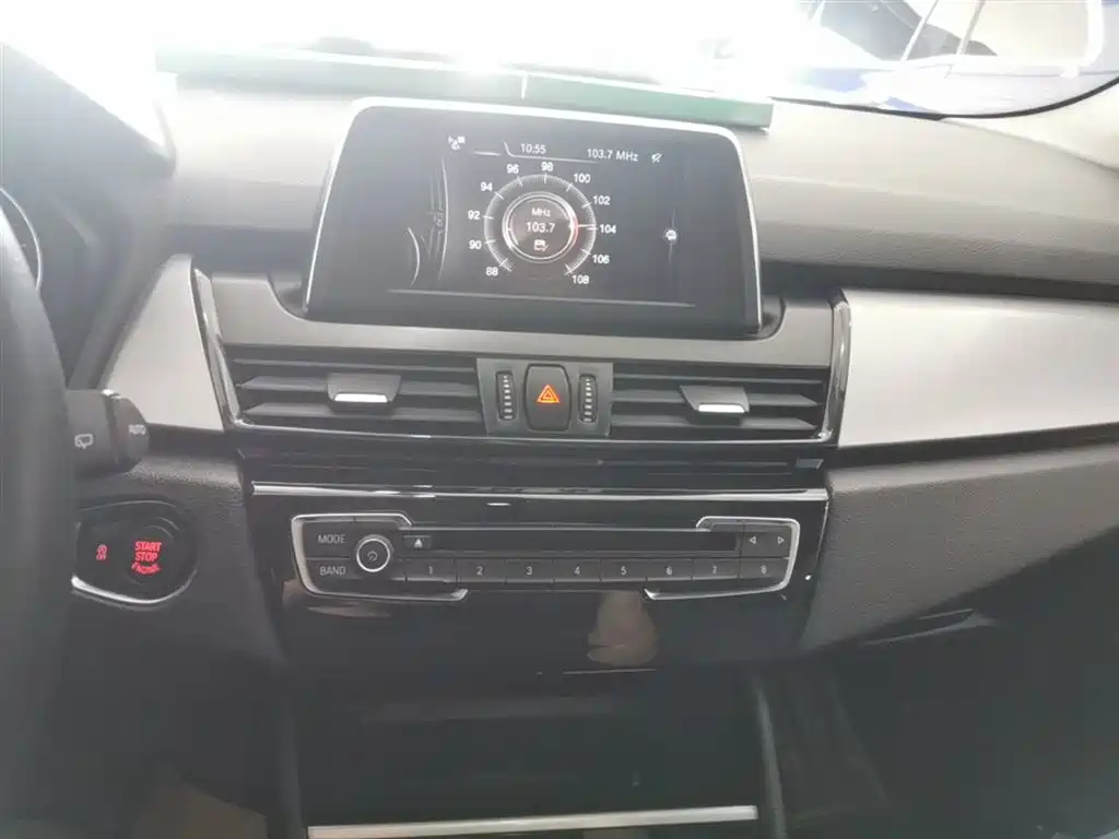 BMW 2 Series Active Tourer 2017 — фото 13