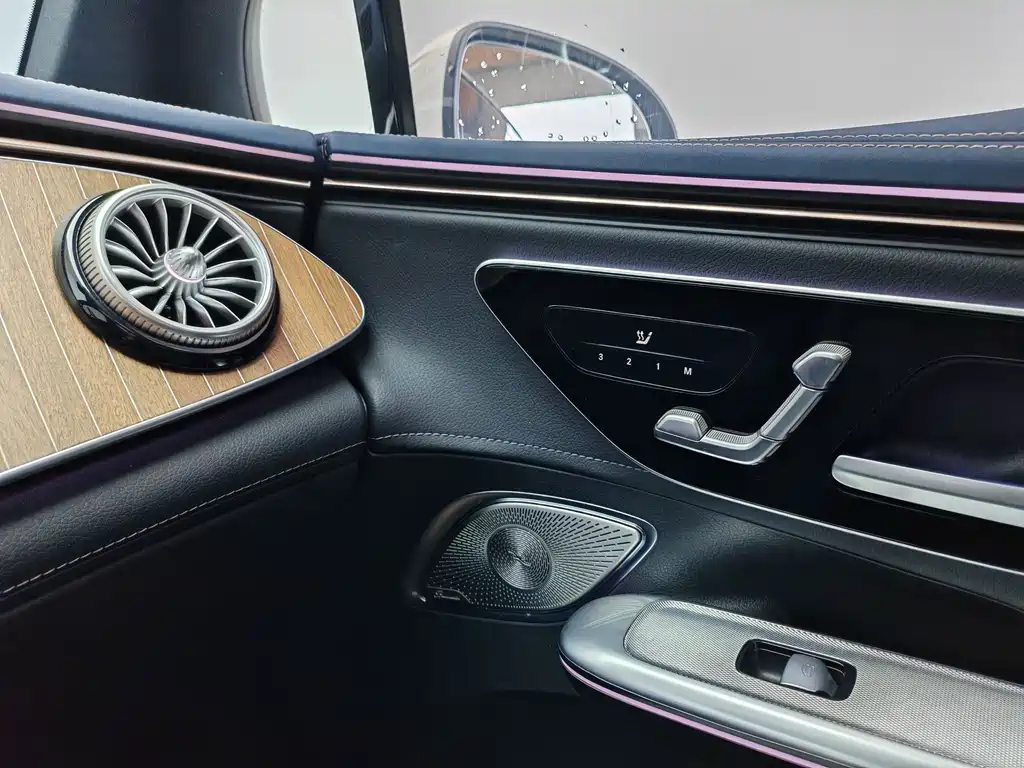 Mercedes-Benz EQE 2024 — фото 16