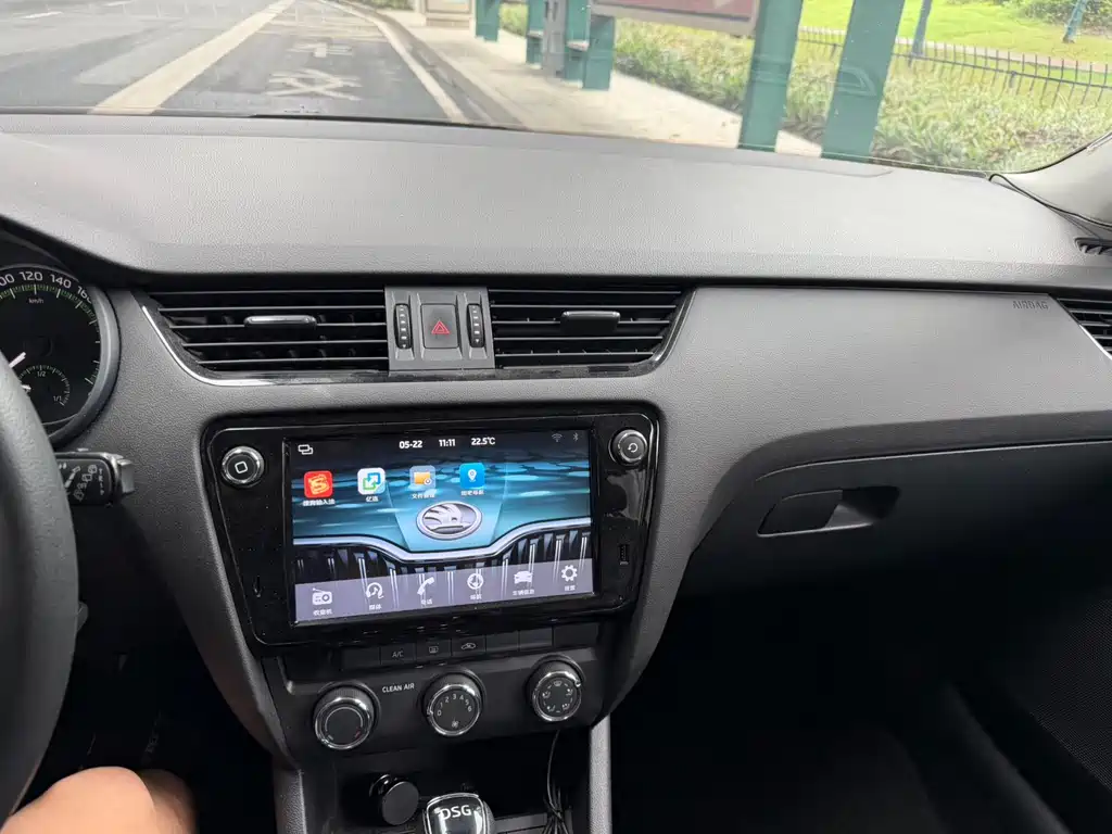 Skoda Octavia 2018 — фото 10
