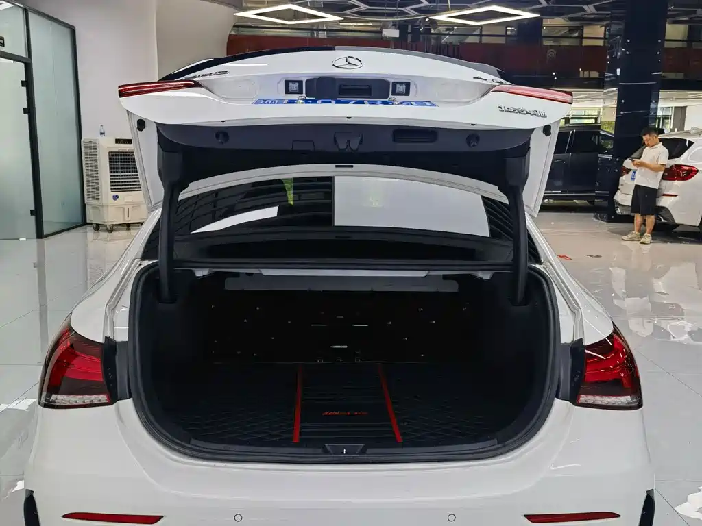 Mercedes-Benz A-Class AMG 2022 — фото 15