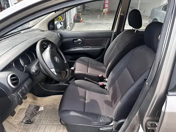 Nissan Livina 2010