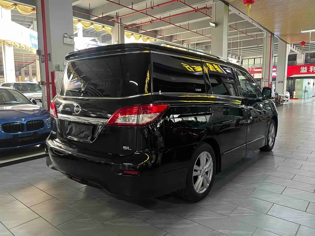 Nissan Quest 2017 — фото 2