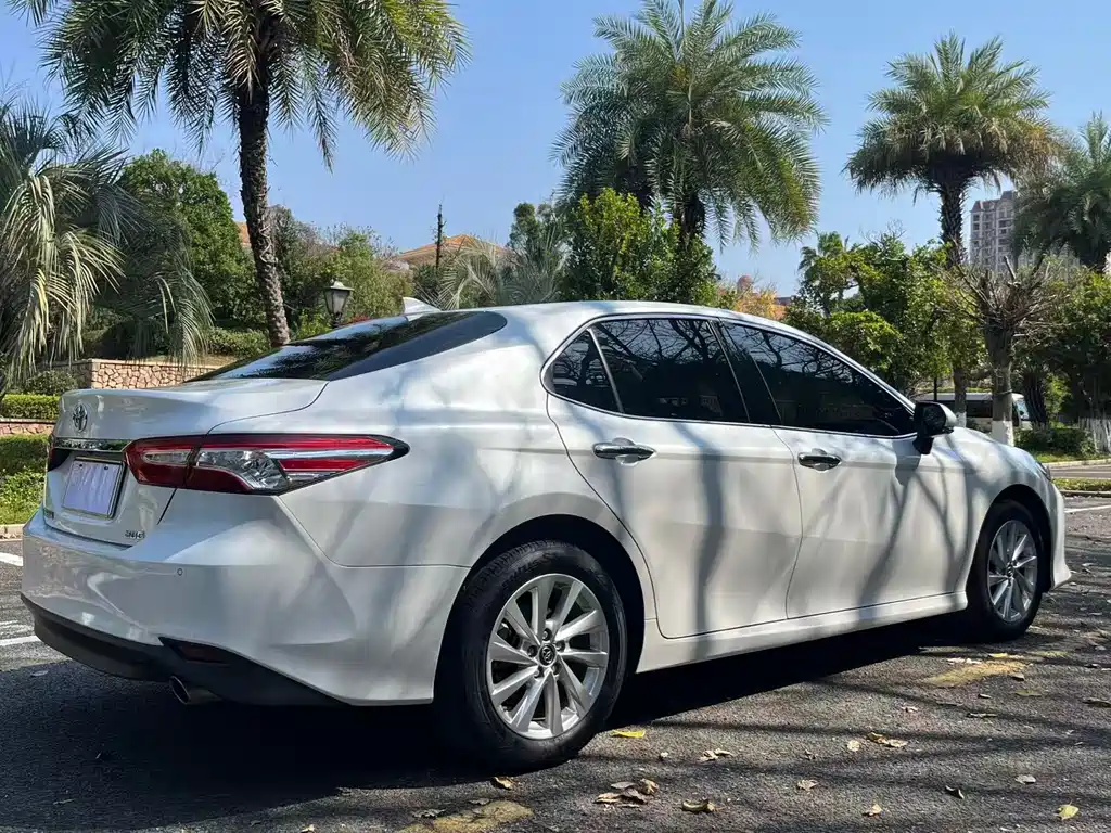Toyota Camry 2023 — фото 9