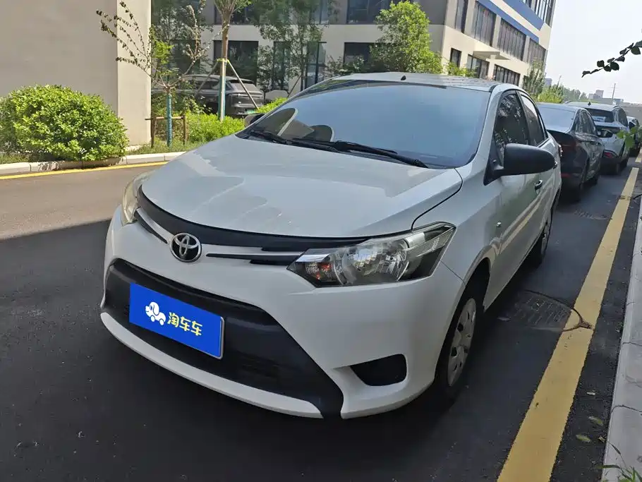 Toyota Vios 2015 — фото 1