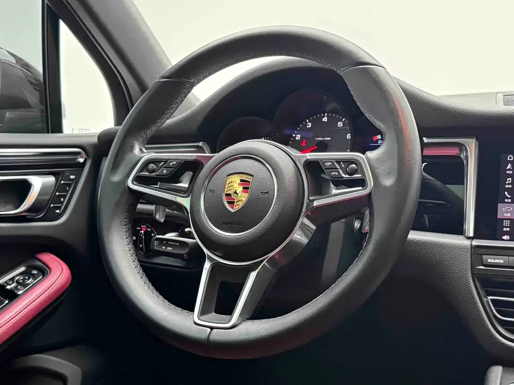 Porsche Macan 2021 — фото 11