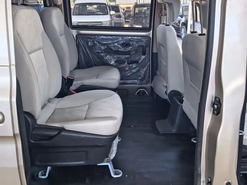 Wuling Hongguang V 2019 — фото 9