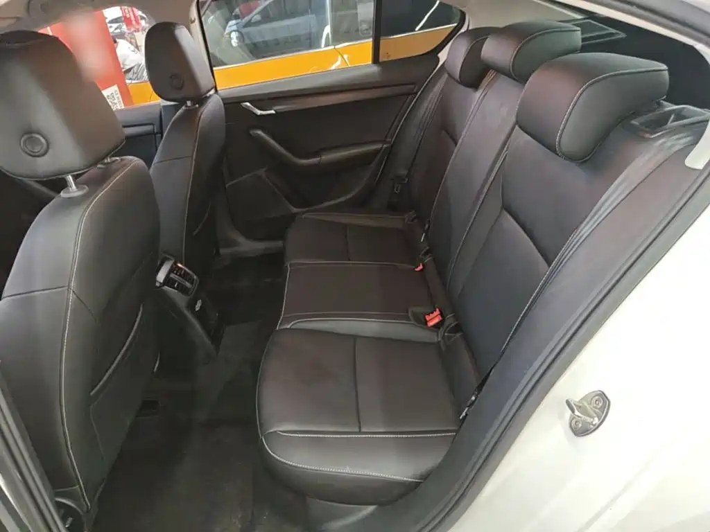 Skoda Octavia 2021 — фото 17
