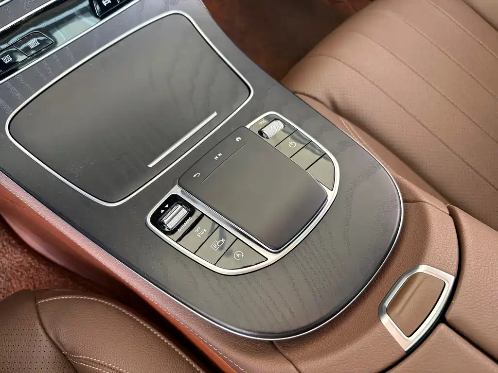 Mercedes-Benz E-Class 2023 — фото 18