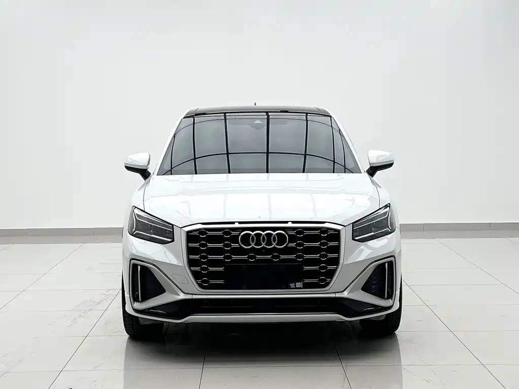Audi Q2L 2023