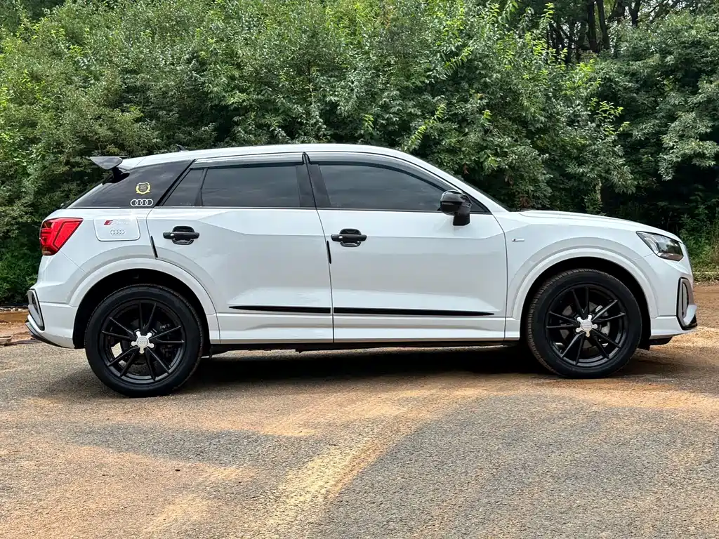 Audi Q2L 2023